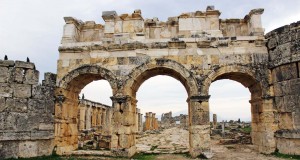 Kőbe vésett kultúra – természetes kövek az építészettörténelem nagy korszakaiban